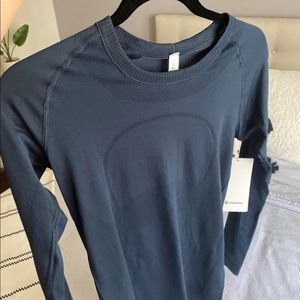 Lululemon swiftly tech long sleeve.